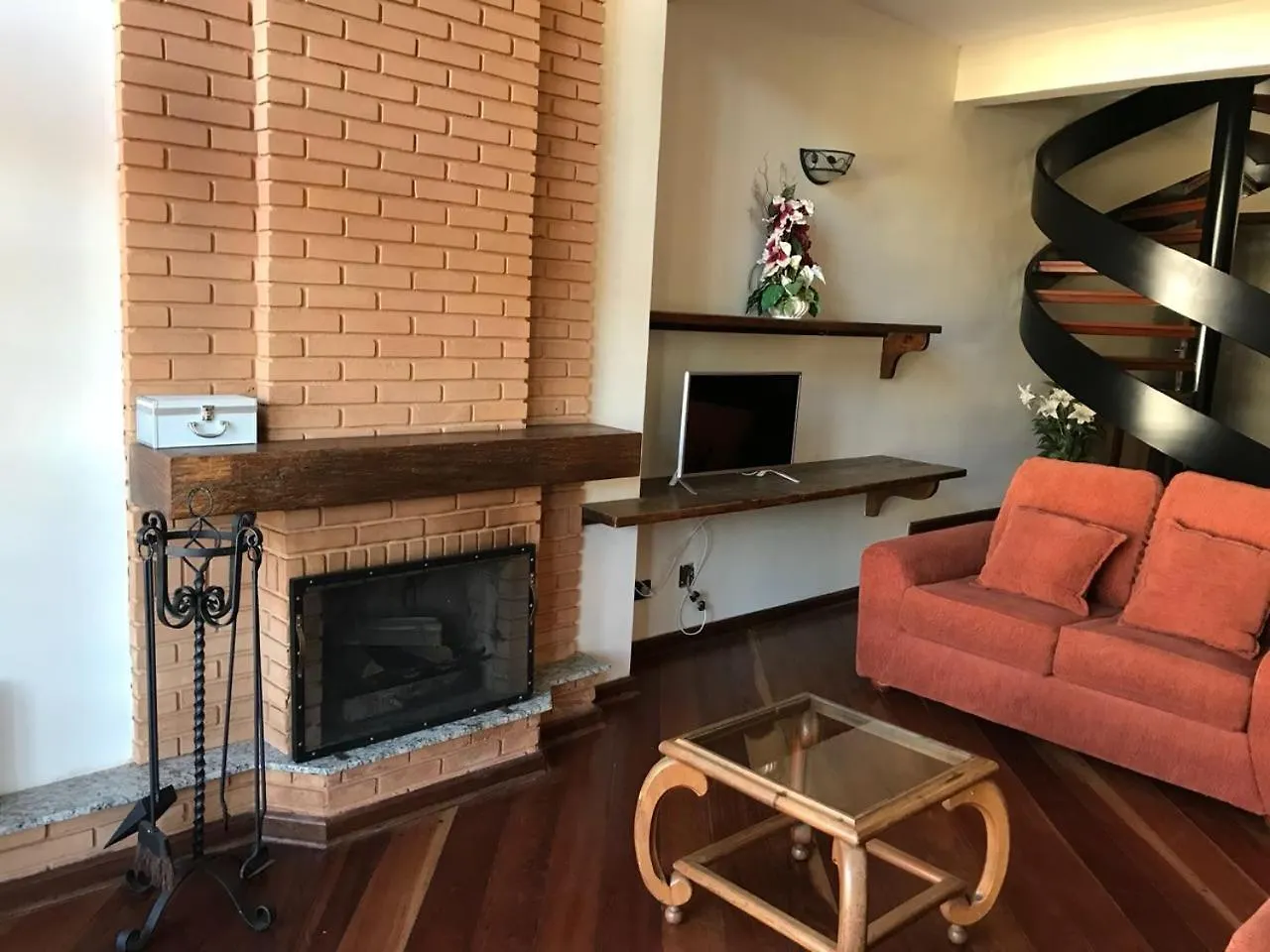 Apto Dijon, Duplex , No Centro Capivari - By Hostyn Campos do Jordão Apartamento
